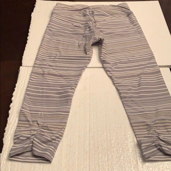 Calvin Klein performance cropped legging size sm - Picture 2 of 6